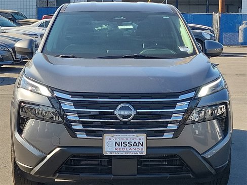 Certified 2025 Nissan Rogue SV image 30