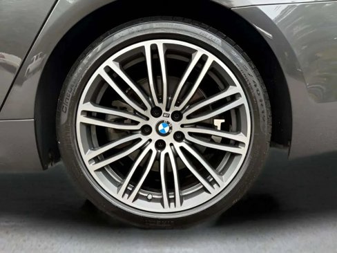 Used 2018 BMW 540i xDrive w/ M Sport Package image 37