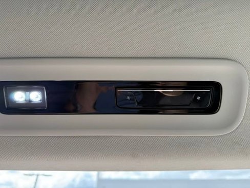 Used 2025 Volkswagen ID. Buzz 1st Edition image 32