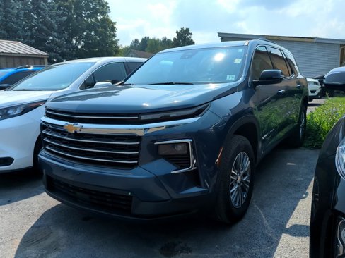 Used 2025 Chevrolet Traverse LT image 1