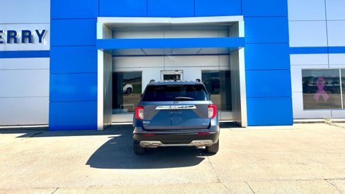 Used 2021 Ford Explorer XLT w/ Equipment Group 202A image 8