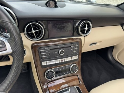 Used 2019 Mercedes-Benz SLC 300 w/ Premium Package image 24