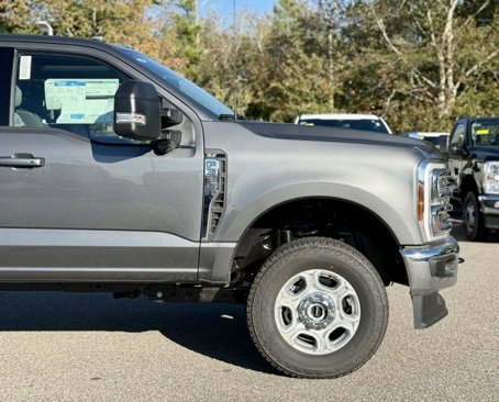 New 2026 Ford F350 XLT image 2
