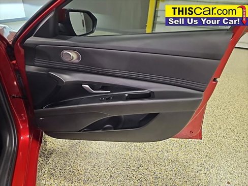 Used 2024 Hyundai Elantra Limited image 28