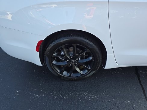 New 2026 Chrysler Pacifica Limited image 11