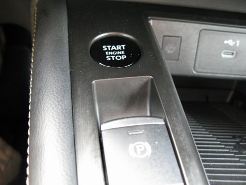 Used 2025 Nissan Kicks SV image 19