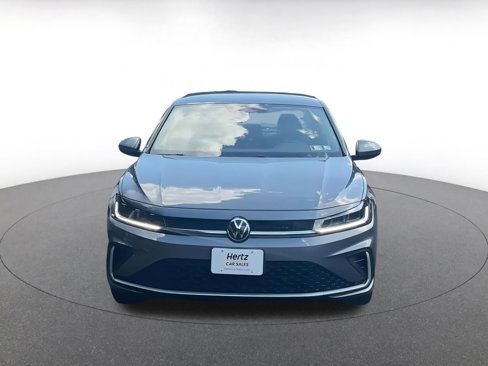 Used 2025 Volkswagen Jetta SE image 4