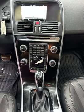 Used 2016 Volvo XC60 T5 Premier w/ Proximity Package image 21