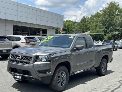 Used 2025 Nissan Frontier SV image 2
