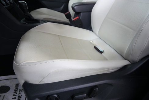 Used 2021 Volkswagen Tiguan SE image 9
