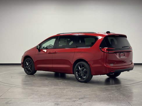 New 2026 Chrysler Pacifica Limited w/ S Appearance Package image 6