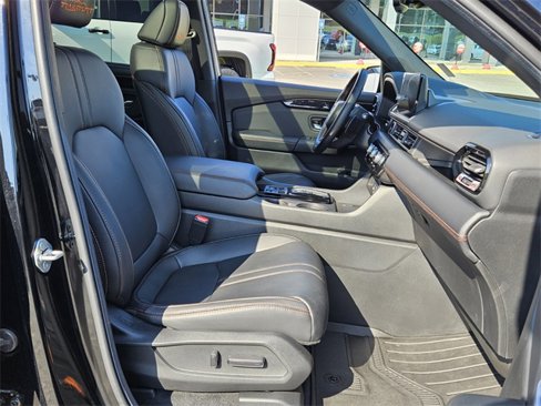 Used 2025 Honda Pilot TrailSport image 19