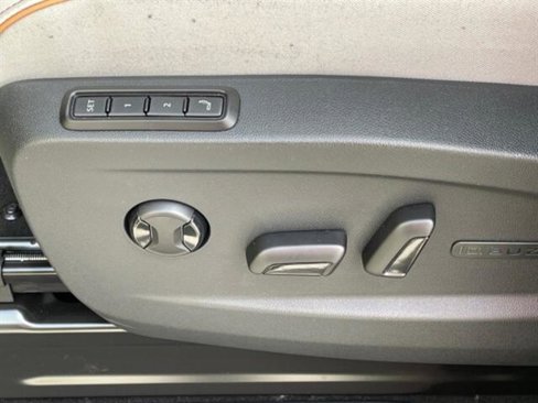 New 2025 Volkswagen ID. Buzz 1st Edition image 17