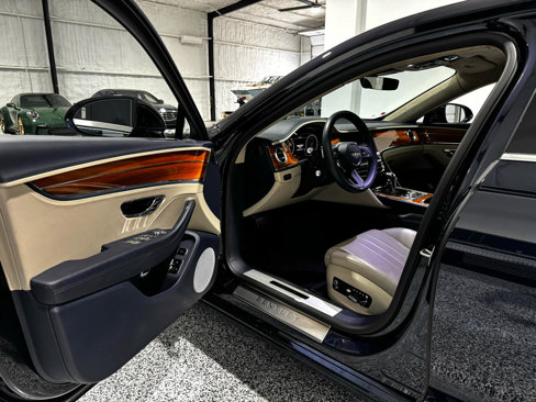 Used 2021 Bentley Flying Spur W12 image 10