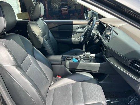 Used 2023 Nissan Rogue SV w/ SV Premium B Package image 11