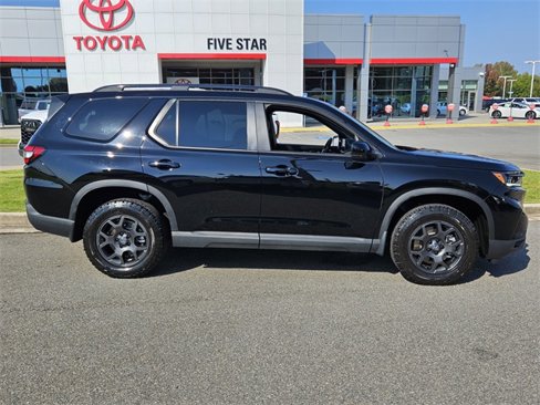 Used 2025 Honda Pilot TrailSport image 17
