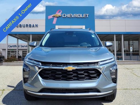 Used 2025 Chevrolet Trax LT image 2