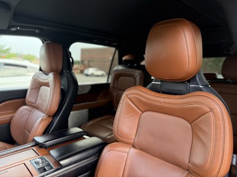 Used 2019 Lincoln Navigator Reserve image 14