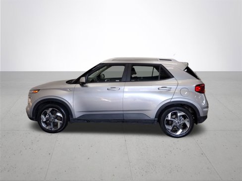 Used 2023 Hyundai Venue SEL image 10