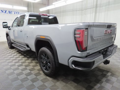 Used 2025 GMC Sierra 2500 AT4 image 5