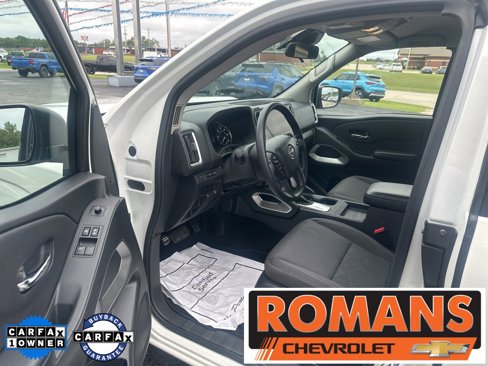Used 2025 Nissan Frontier SV image 9
