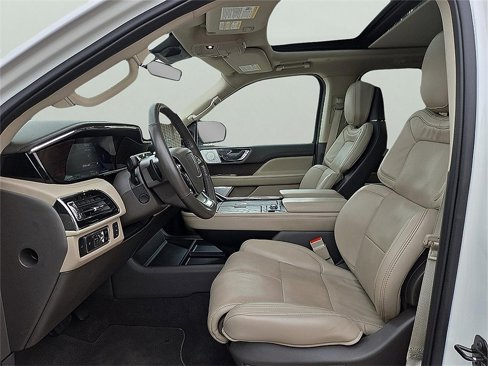 Certified 2024 Lincoln Navigator L Reserve image 11