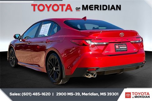 Used 2025 Toyota Camry SE image 2