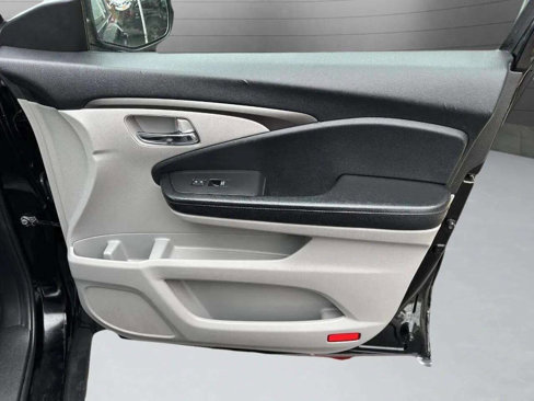 Used 2017 Honda Pilot EX image 39
