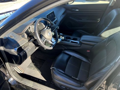 Used 2021 Nissan Altima 2.5 SR w/ SR Premium Package image 9