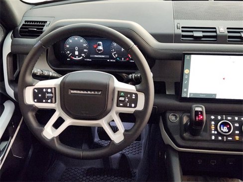 New 2024 Land Rover Defender 110 SE image 27