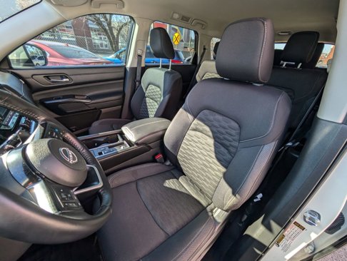 Used 2022 Nissan Pathfinder SV image 16