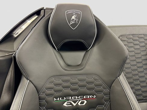 Used 2022 Lamborghini Huracan EVO image 21