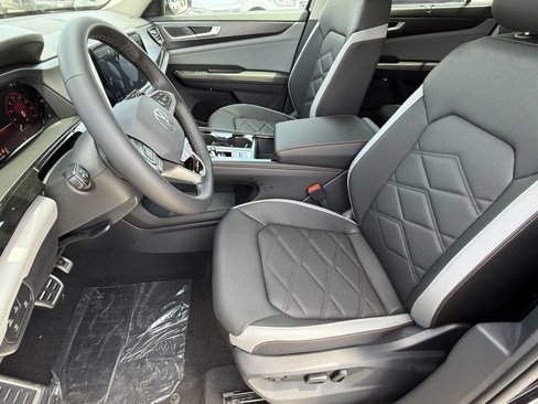 New 2025 Volkswagen Atlas Peak Edition SE image 16