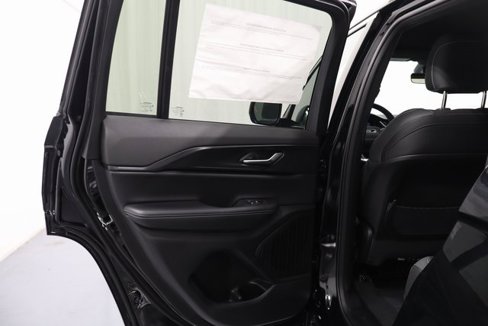 New 2025 Jeep Grand Cherokee Laredo image 11