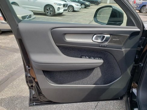 New 2025 Volvo XC40 B5 Ultra w/ Protection Package Premier image 5