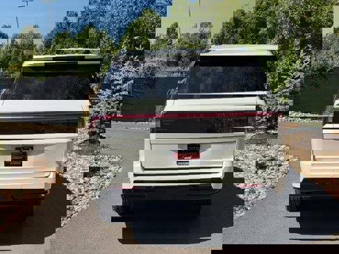 New 2025 Lincoln Navigator L Reserve image 4