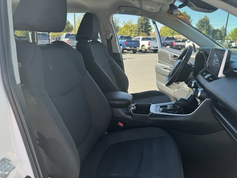 Used 2024 Toyota RAV4 LE image 33