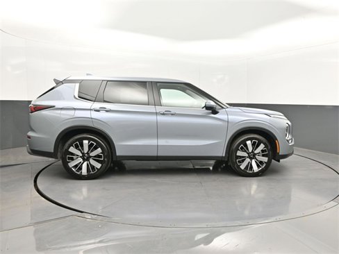 New 2025 Mitsubishi Outlander SE image 31