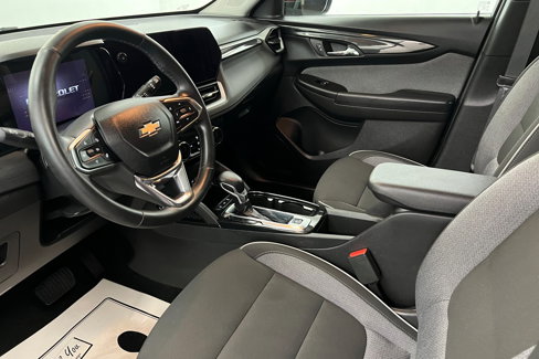 Used 2025 Chevrolet TrailBlazer LT w/ LT Cold Weather Package image 15
