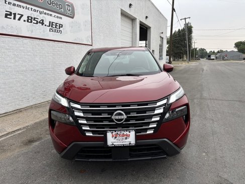Used 2024 Nissan Rogue SV image 3