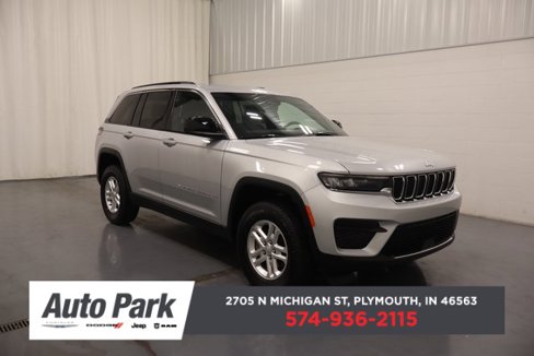 New 2025 Jeep Grand Cherokee Laredo image 1