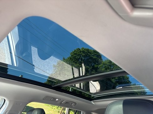 Used 2021 Volkswagen Tiguan SE w/ Panoramic Sunroof Package image 16