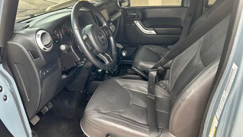 Used 2015 Jeep Wrangler Unlimited Rubicon w/ Max Tow Package image 9