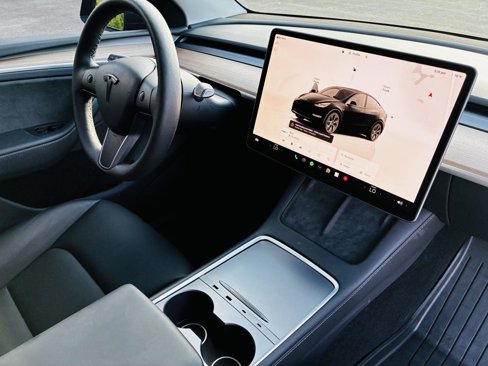 Used 2025 Tesla Model Y Long Range image 32