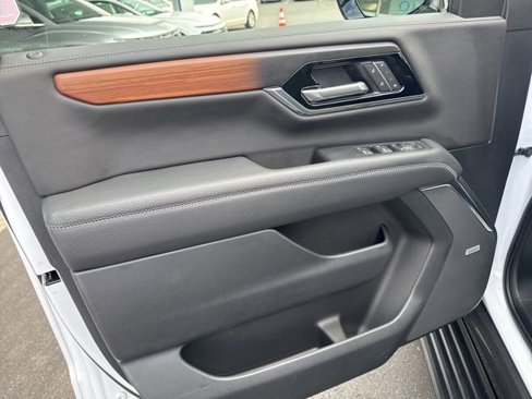 Used 2025 GMC Yukon XL Denali image 19