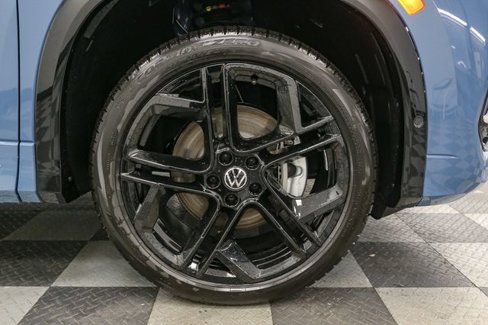 New 2025 Volkswagen Tiguan SE R-Line image 14