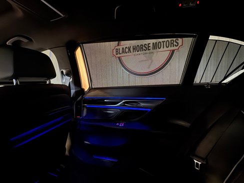Used 2021 BMW 750i xDrive w/ Executive Package image 37
