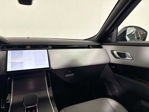 New 2026 Land Rover Range Rover Velar Dynamic SE image 30