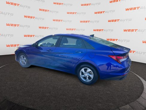 Used 2023 Hyundai Elantra SE w/ Preferred Accessory Package image 3