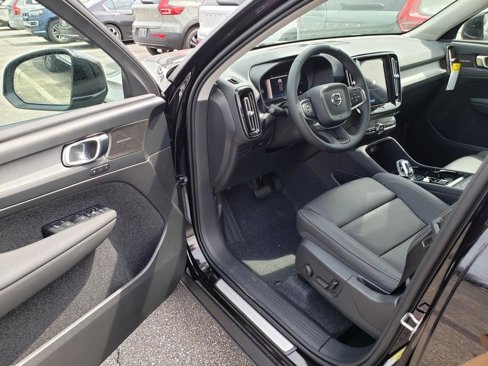 New 2025 Volvo XC40 B5 Ultra w/ Protection Package Premier image 4